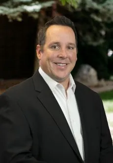 headshot of Bob